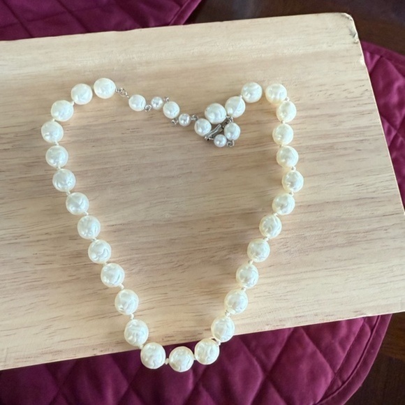 Vintage Jewelry - Vintage White Faux Pearl Necklace